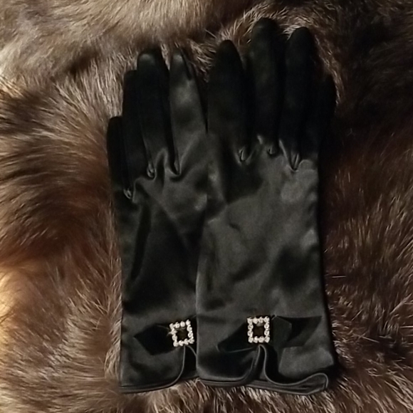 Satin and velvet rhinestone embelished gloves - Picture 2 of 6
